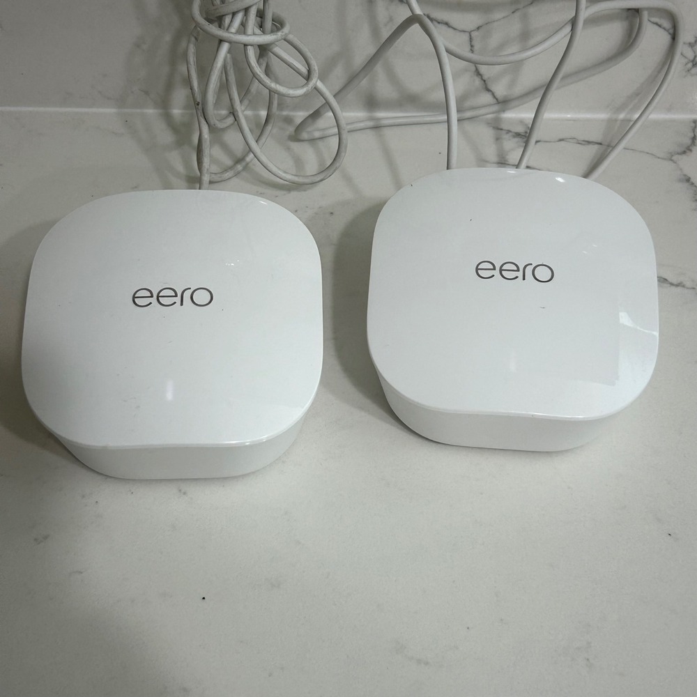 EERO J010001  Mesh WiFi System 2nd Gen White Lot of 2 with Power Cords